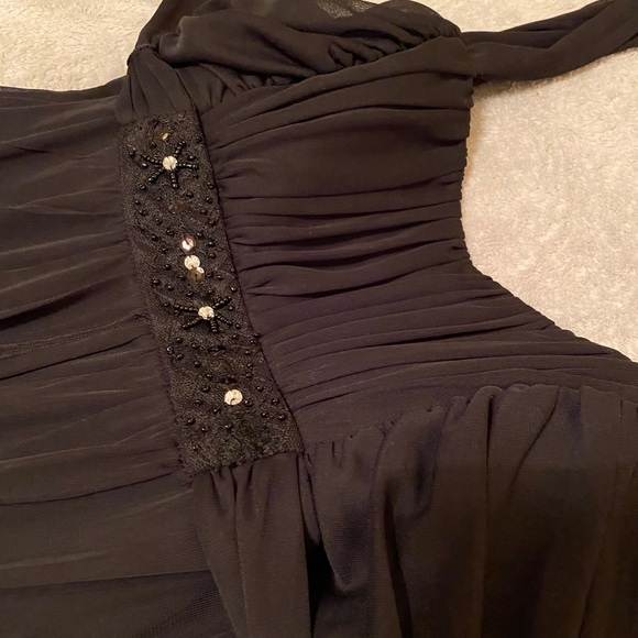 Beautiful Black Evening Gown - Picture 5 of 8
